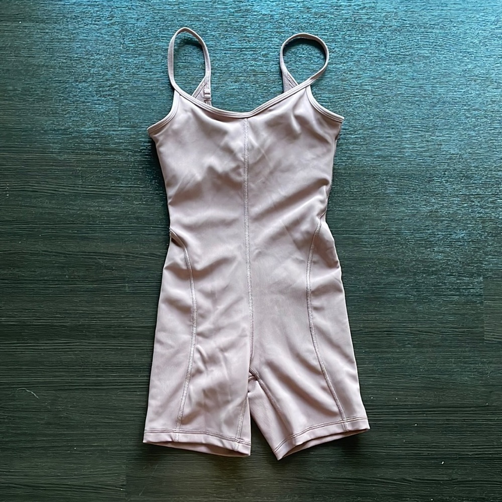 Lululemon Ribbed Contoured Unitard 6” Length, Spiced Chai Mauve Pink, Size 2 - Picture 2 of 4